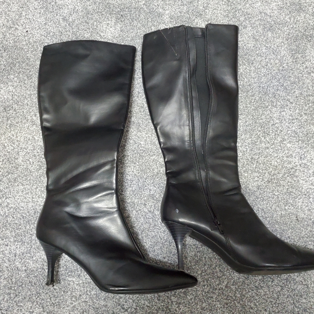 Boots goes with musketeers costume in my closet